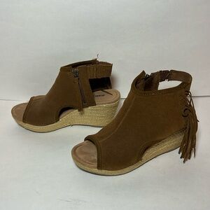 Minnetonka Suede Wedges with Fringe size 8